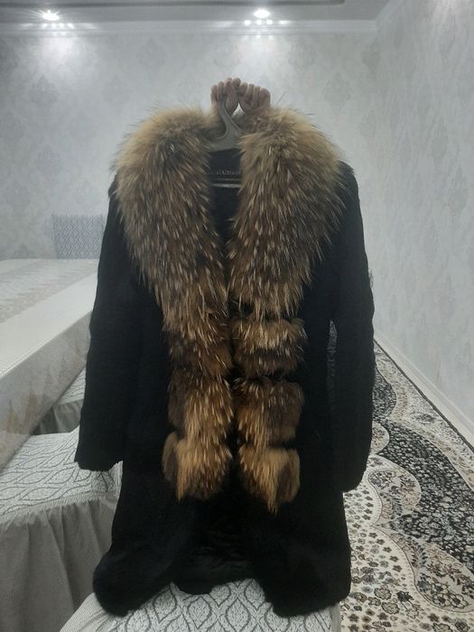 Шуба чёрная  красивая