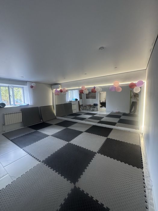 Сдам зал под фитнес , танцы или йога