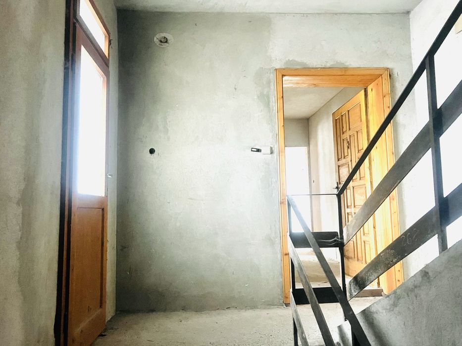 Продава се Четиристаен апартамент в с. Кисийците, Област Габрово - 200 кв.м за 310 €/кв.м - Снимка #2