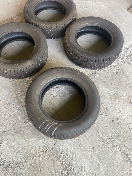 Зимние шины б/у комплект