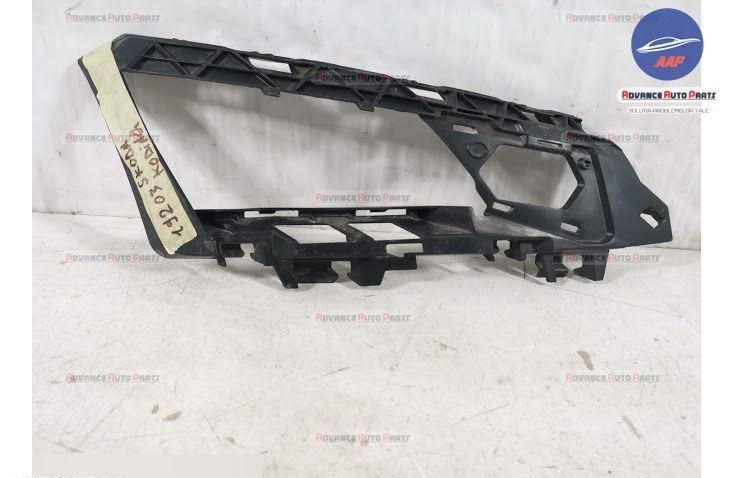 Шкода Кодиак / Skoda Kodiaq Оригинална дясна поддръжка за предна решет