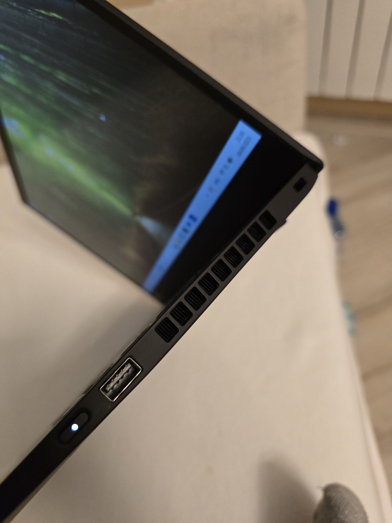 Lenovo X1 Carbon Gen 8 / i7 10th / 16GB Ram / 256 SSD
