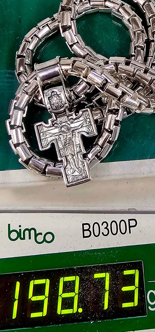 Продавам Уникален Сребърен Кръст със Синджир.