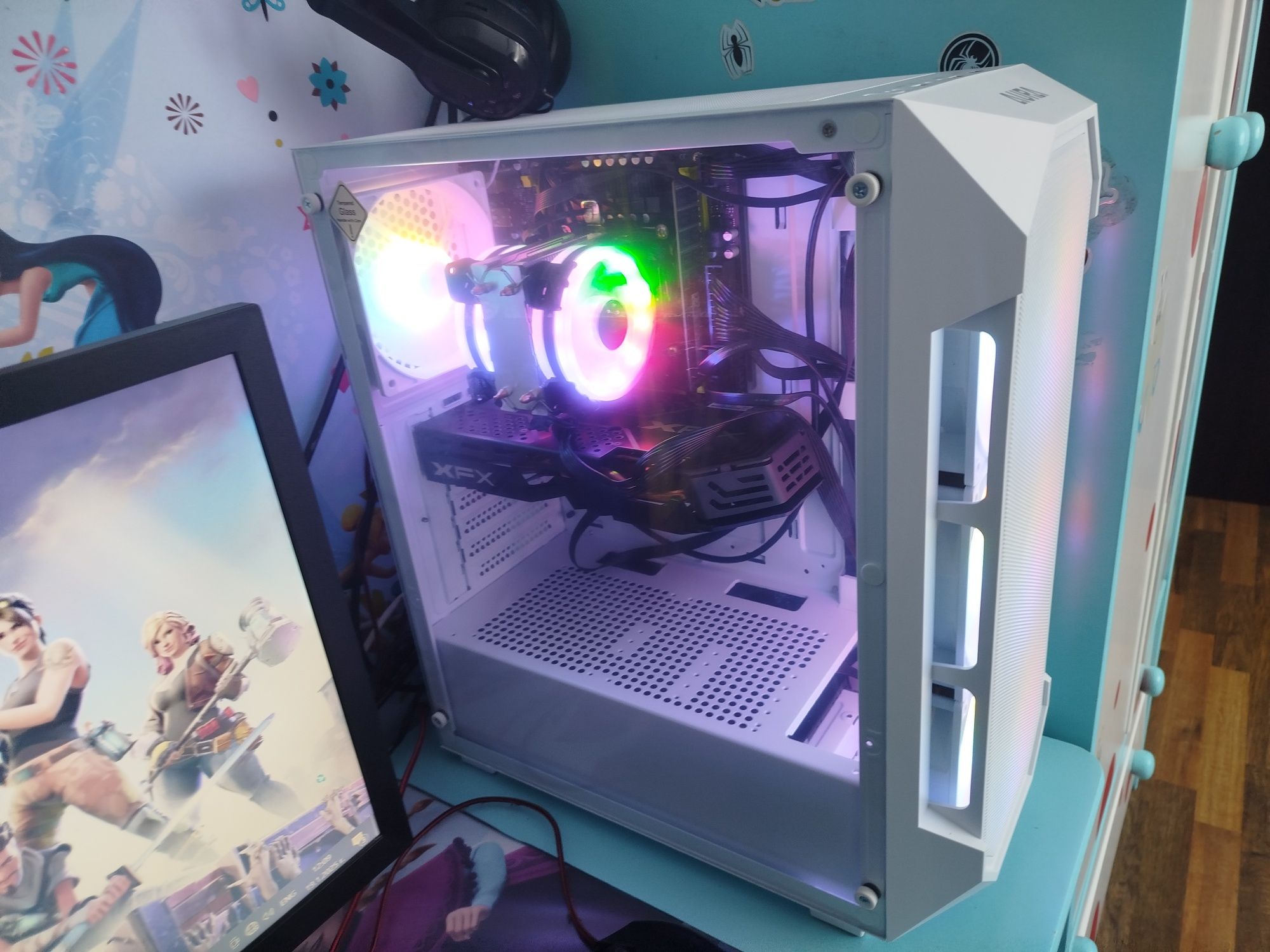 Геймърски компютър 14/28 ядра/ 16GB DDR4/ Radeon RX 580 8GB