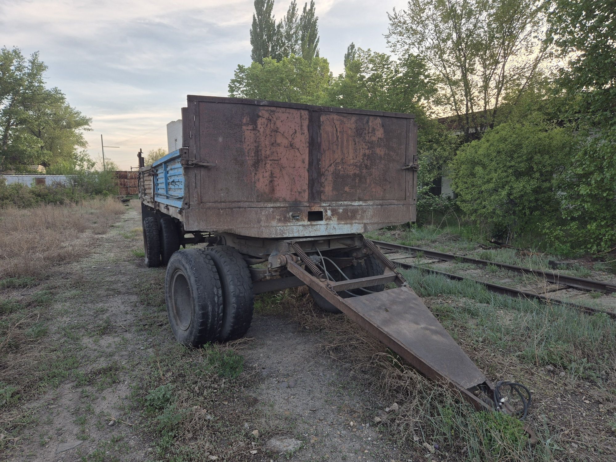 Прицеп на камаз в среднем состоянии