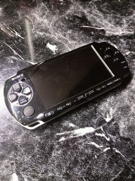 Psp 3006 псп sony прошитая в идеальном состояний но не рабочий экран