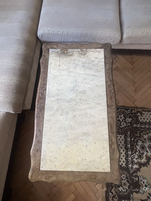 Холна маса с мраморно покритие