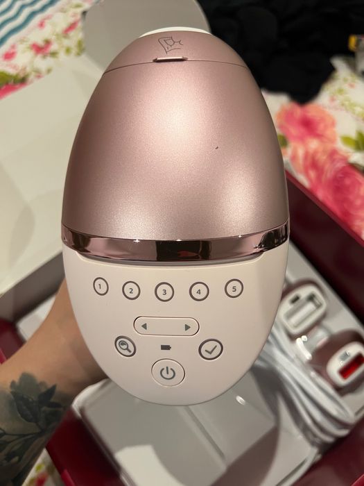 Фотоепилатор Philips Lumea 9000