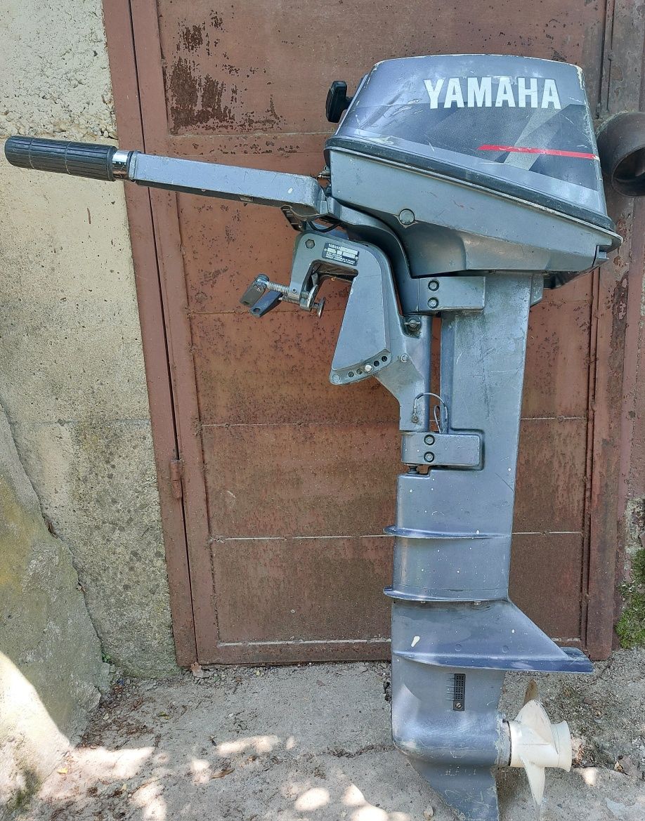 Vand motor termic pentru barca 6CP in 2T