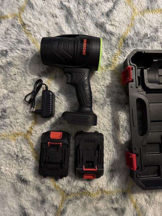 Suflantă portabilă cu 2 acumulatoare