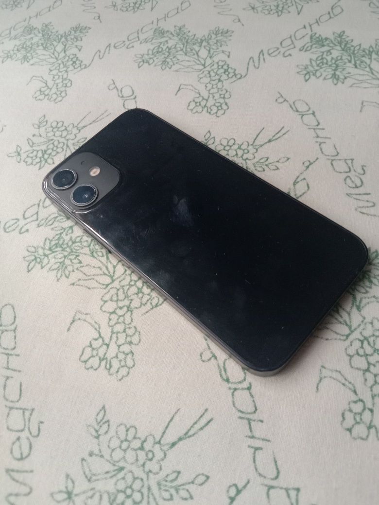 Iphone 12 mini ideal holatda