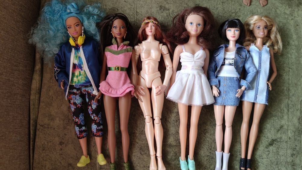 Продаются куклы, цены разные