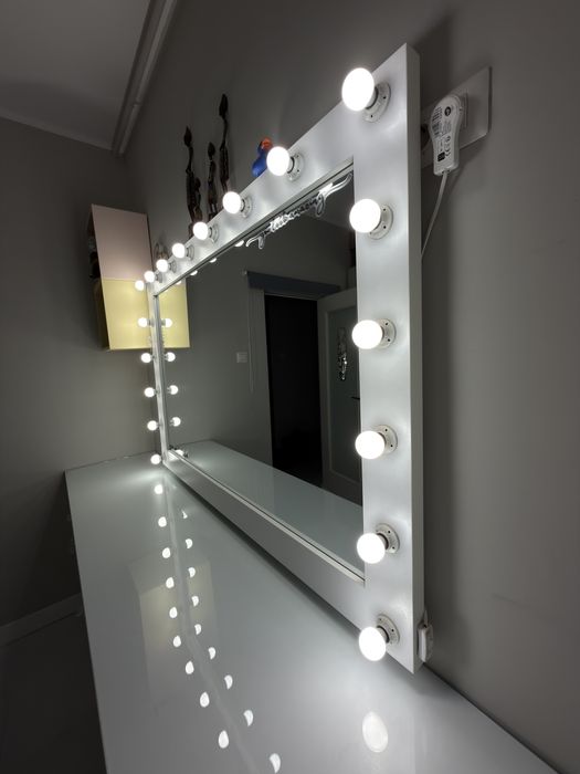 Mobila + oglinda mare machiaj