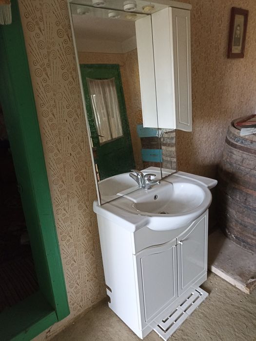 Chiuveta baie cu oglinda și dulap