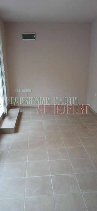 Дава се под наем Магазин в Варна, Колхозен пазар - 27 кв.м за 280.5 € - Снимка #1