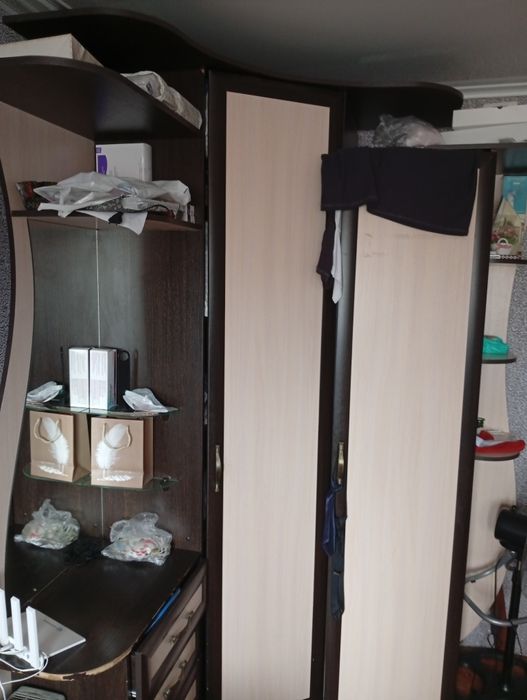 Продам угловой шкаф