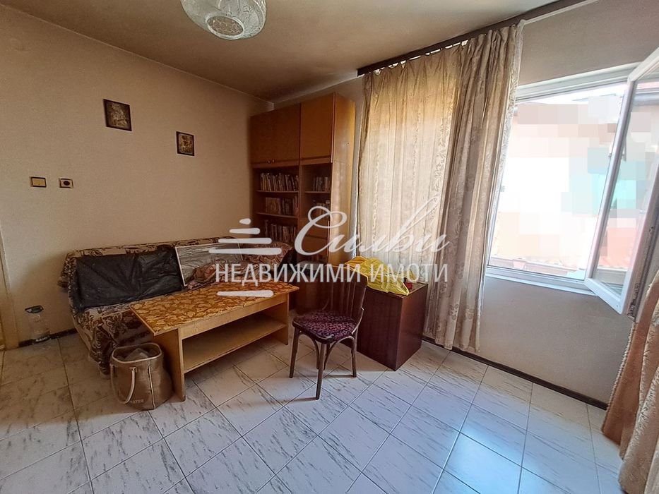 Етаж от двуетажна ТУХЛЕНА къща на плоча – кв. Военно училище.