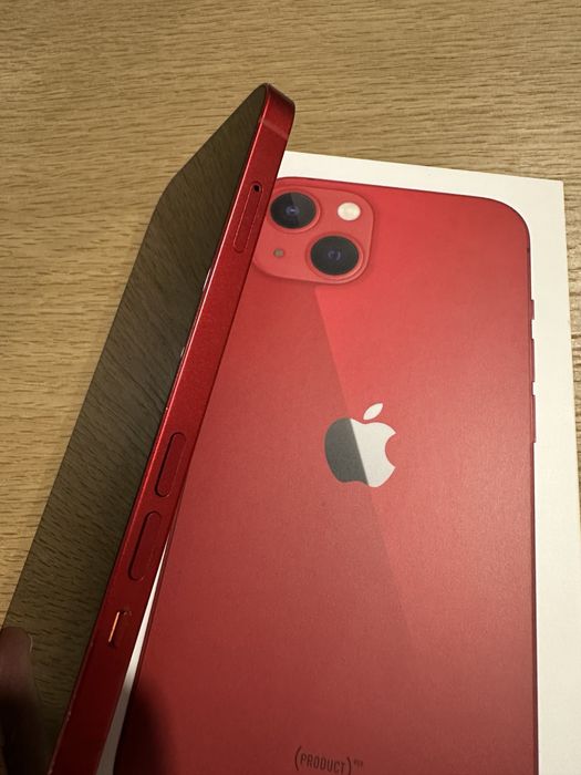 Продавам Iphone 13 red