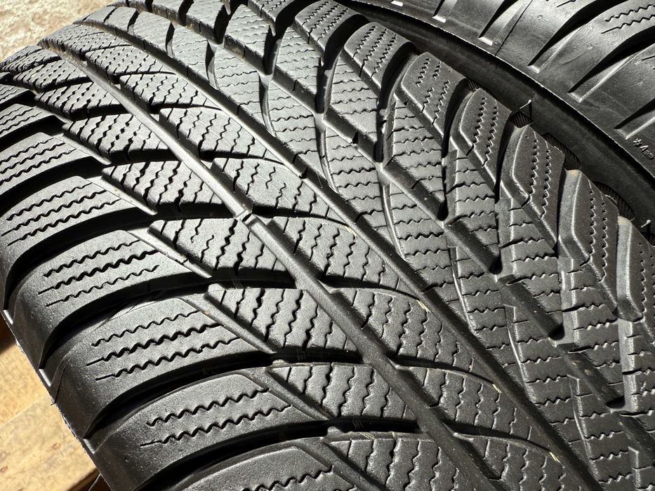 2x Anvelope Iarna 215/65 R17 - Bridgestone Blizzak LM 001 MO