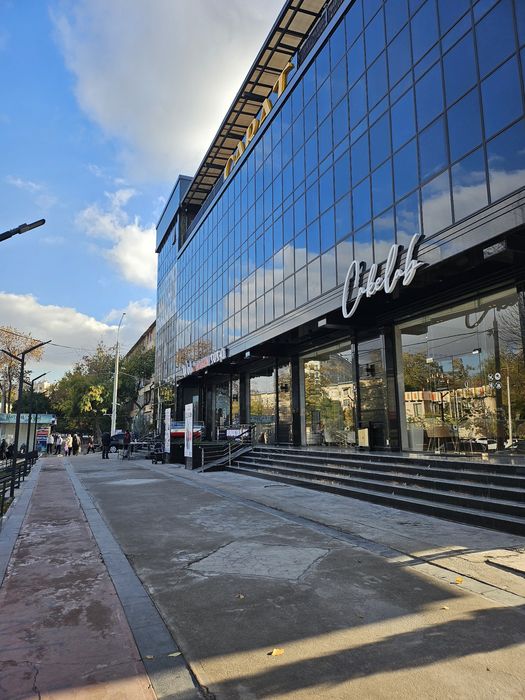 Под нежилое 2х ком.квартира