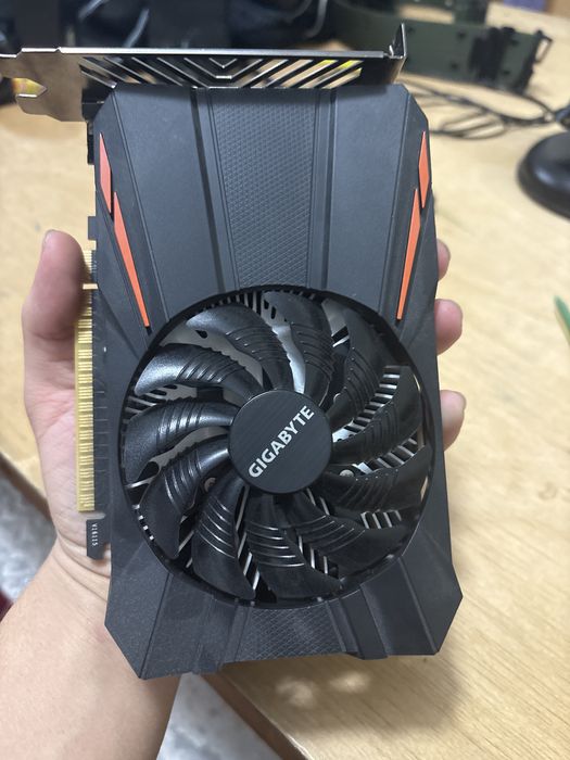 Продам Gtx 1050 .