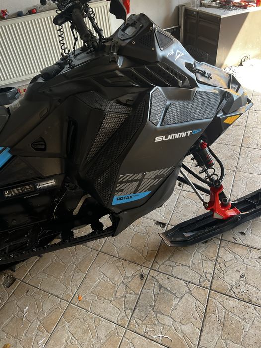 Snowmobil ski doo snowmobile