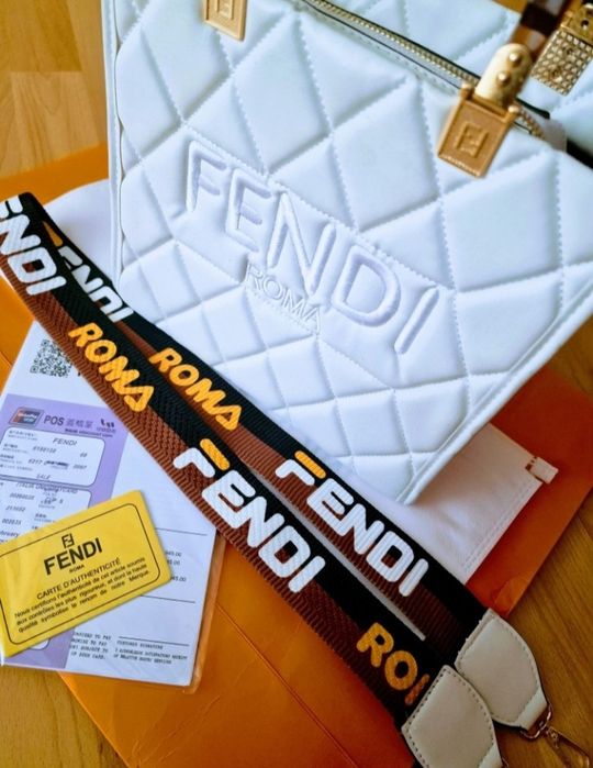 Geanta damă,editie limitată,curea detasabila,saculet, etichetă