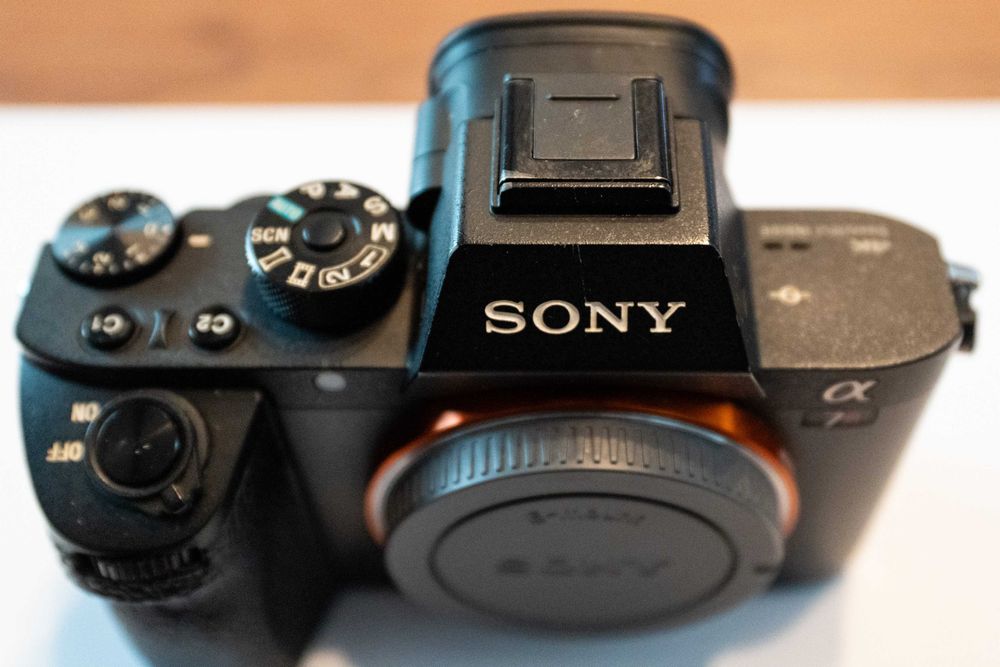 Sony A7R II - Full Frame 42.4MP - video 4K - model ILCE-7RM2