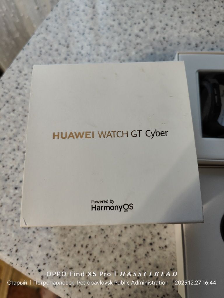 Продам умные часы Huawei.