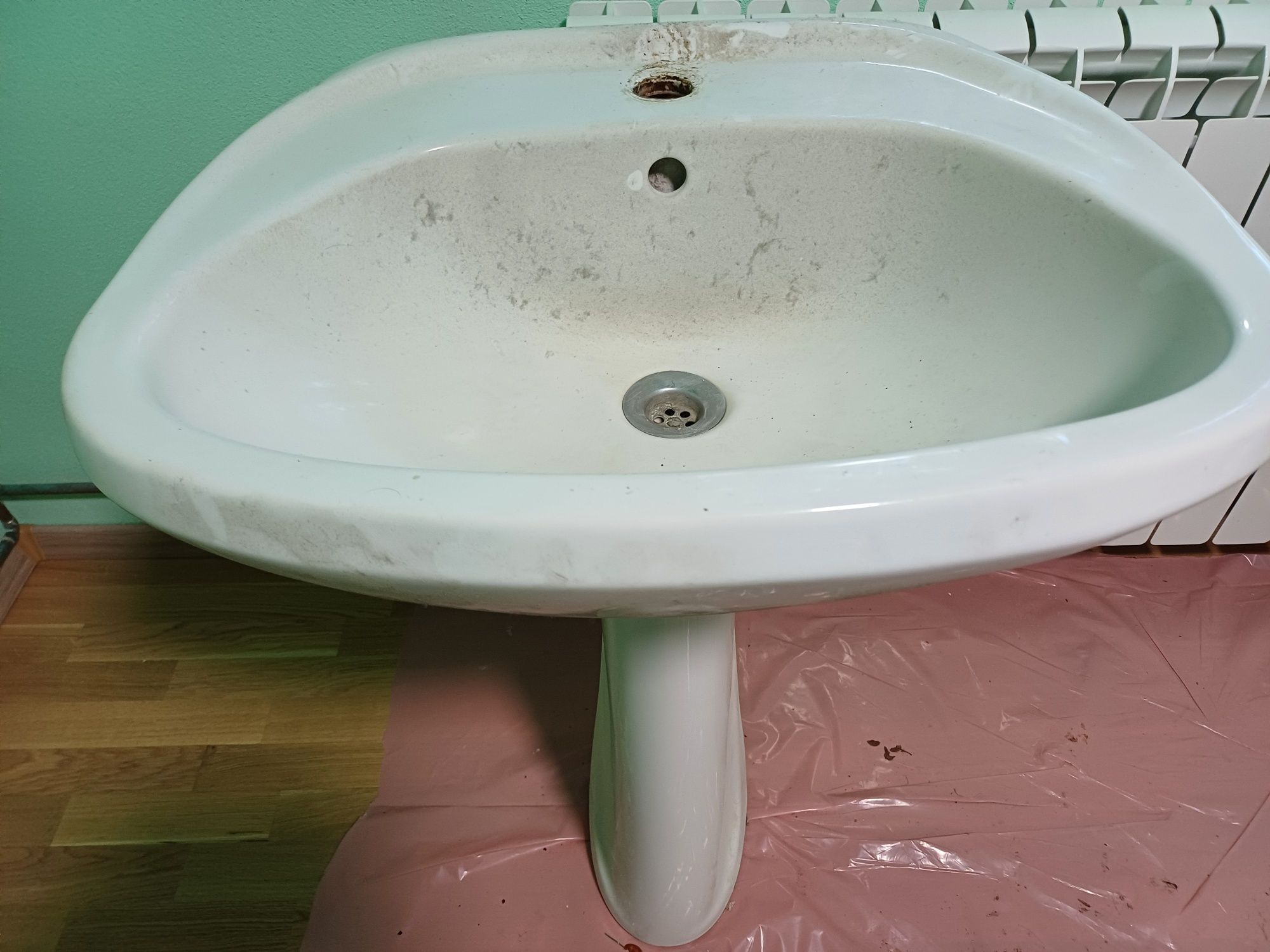 Vând chiuvetă de baie cu tot cu se vede în poză