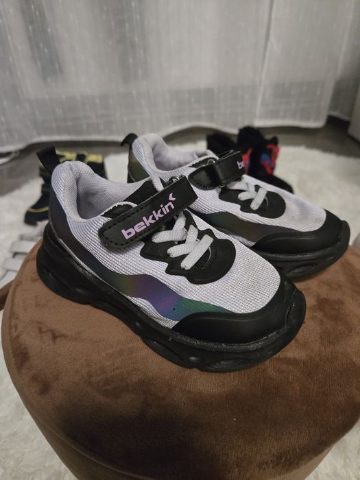 Vand incaltaminte purtata putin, 70 lei perechea