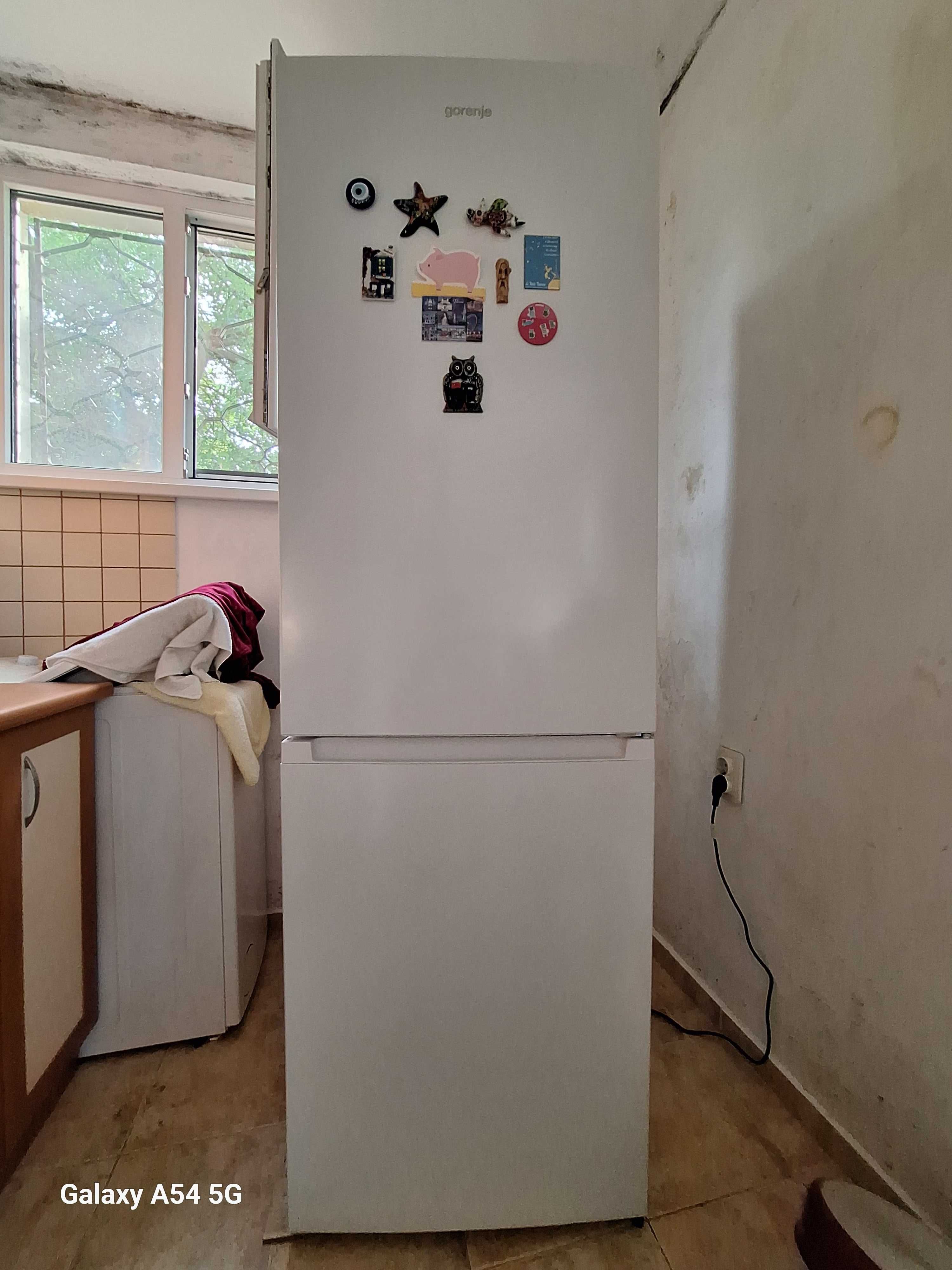 Хладилник Gorenje с долна камера