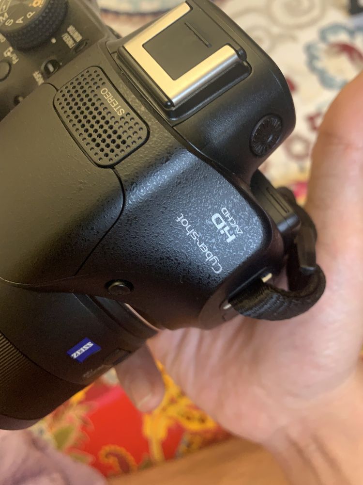 Фотокамера Sony в идеальном состоянии