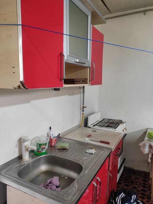 Зангиотада  яшаш учун арзон нархда, срочно уй-жой ижарага берилади. .