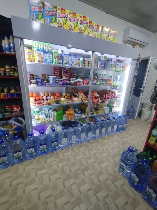 Xaladelnik vitrinniy