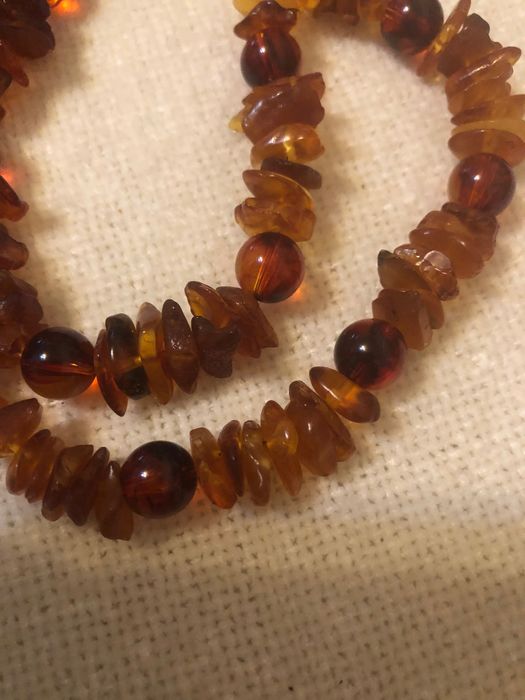 Colier de chihlimbar chipsuri