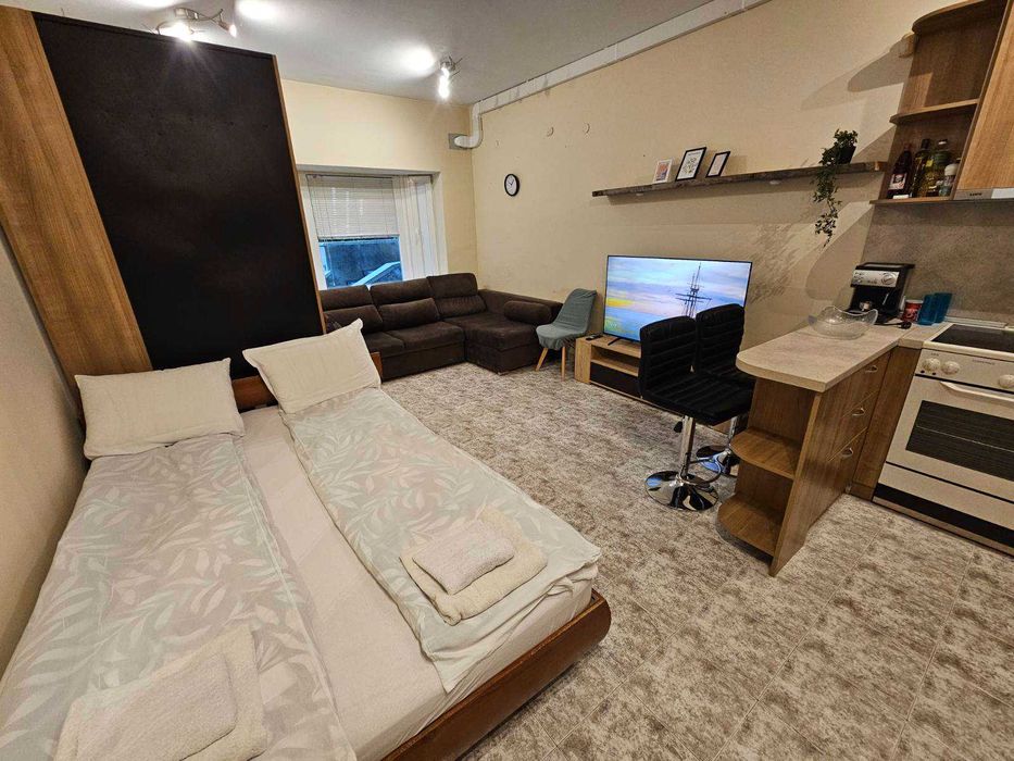 Нощувки - Bright and Cozy Studio w/ Garage near the Center