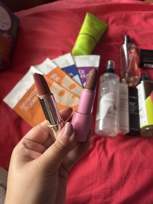 Продавам нова козметика!