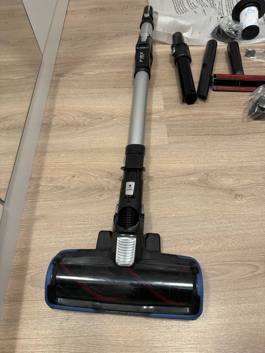 Aspirator vertical fara fir Rowenta, varianta Aqua. Aspira si spala!
