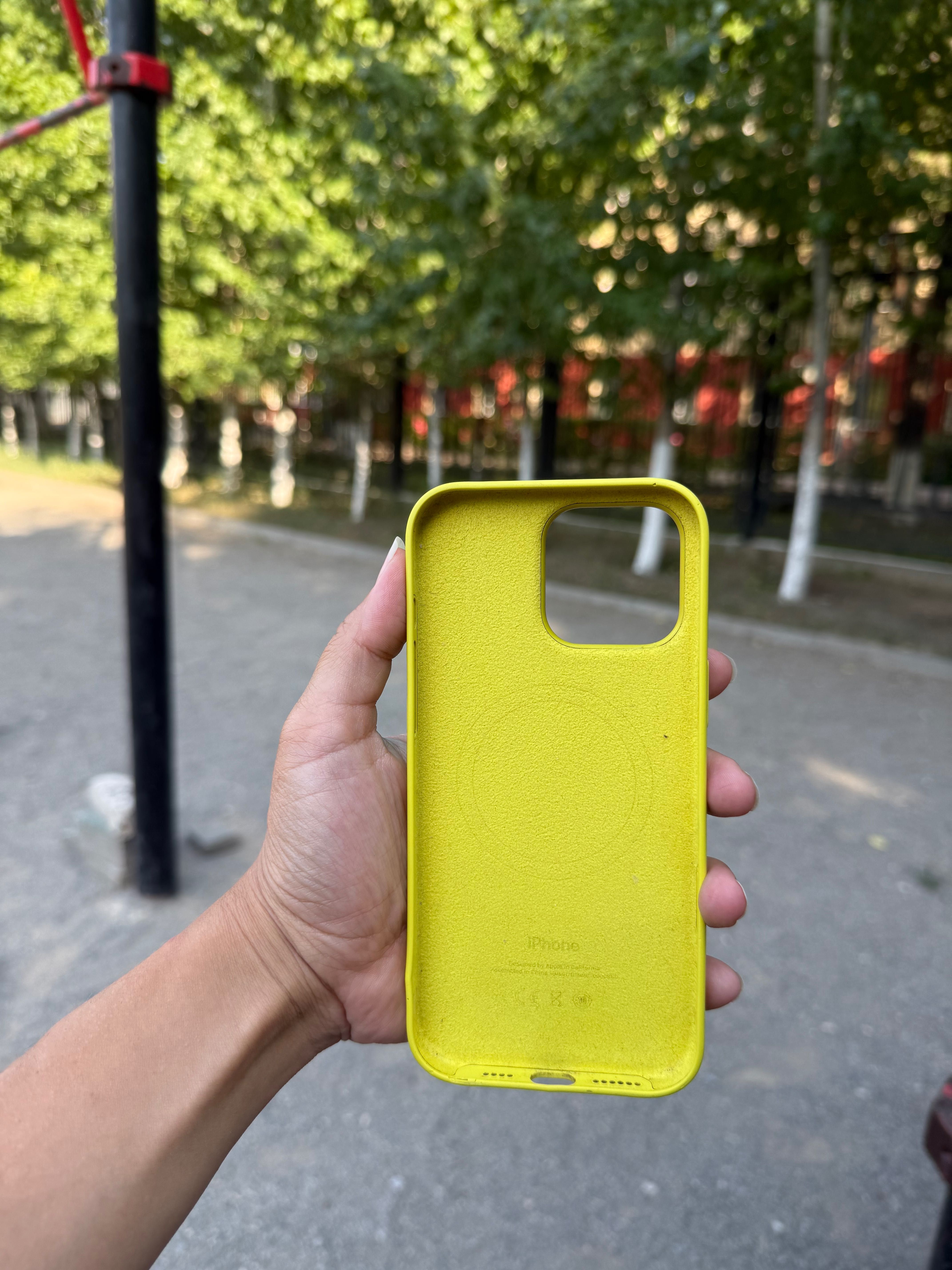 Продаю чехол оригинал от IPhone 16 Pro max