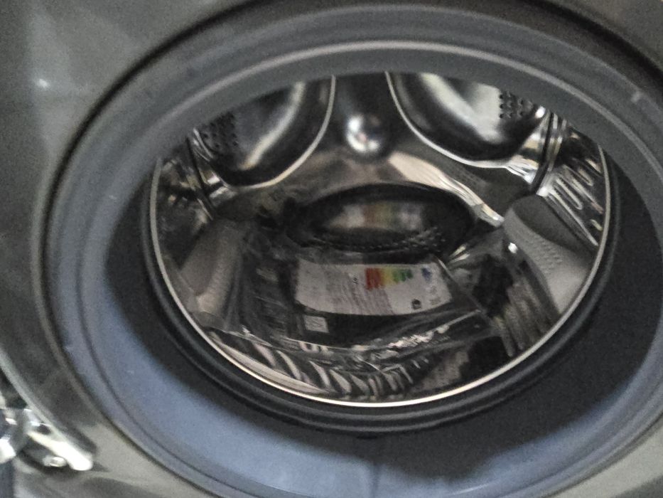 Нова инверторна Direct Drive слим пералня с пара Haier 8 кг антрацит