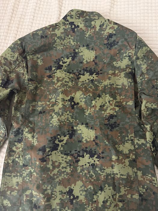 Продавам военна риза