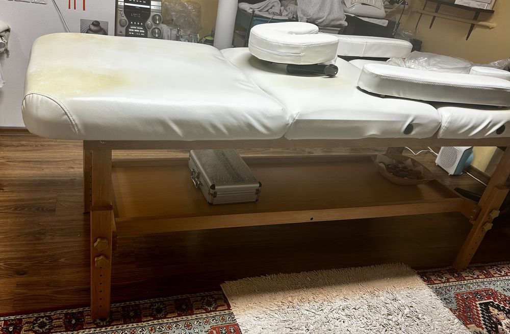 Продавам масажна кушетка