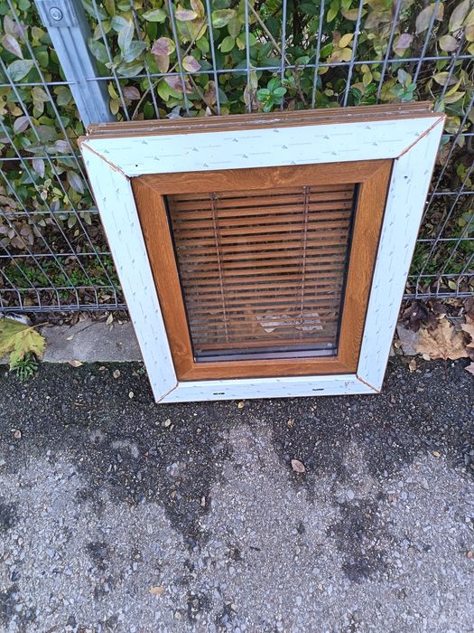 Продавам PVC прозорци