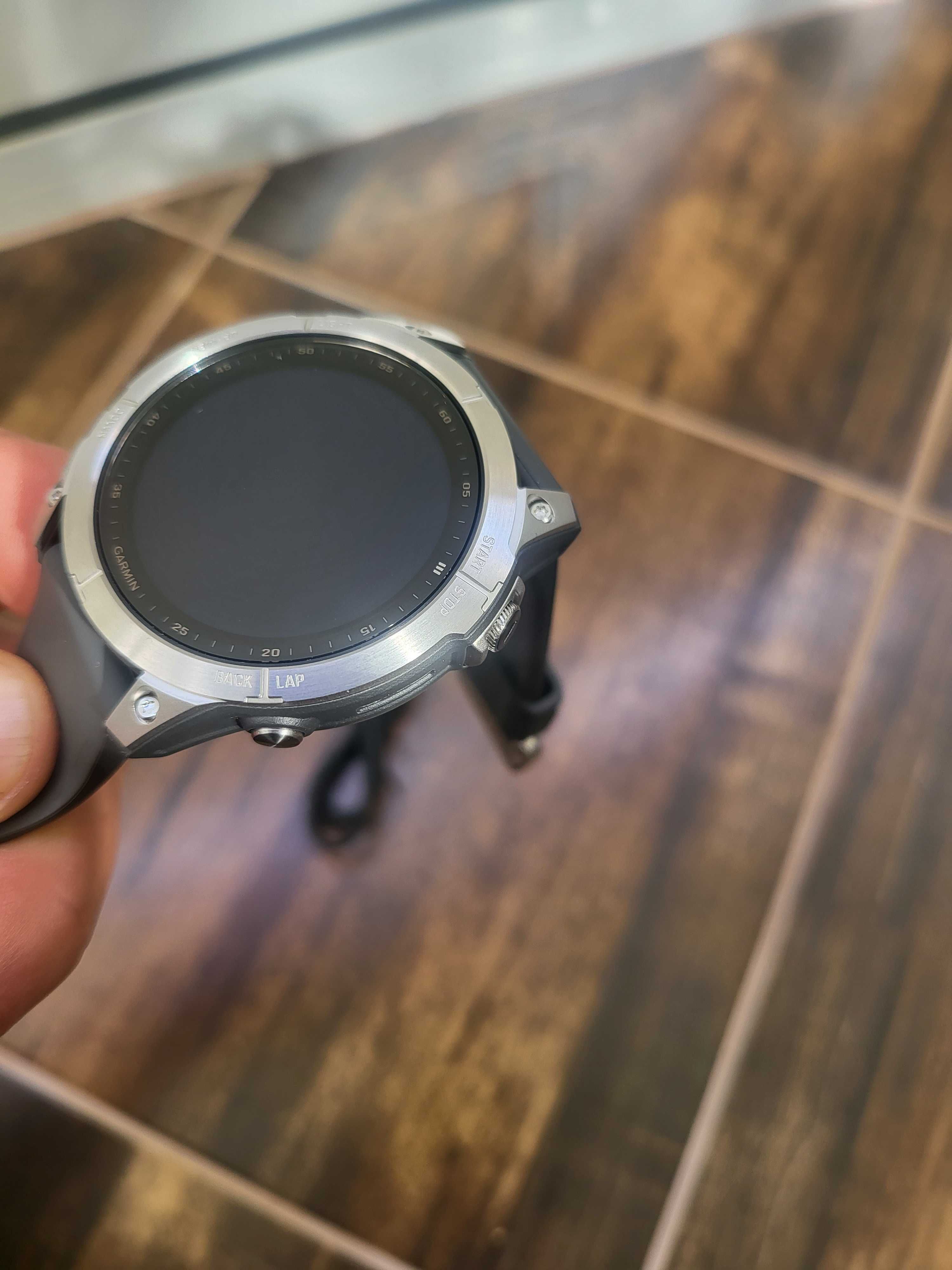 Garmin Fenix 7, 47 мм, Silicone strap, Silver. Чисто нов.