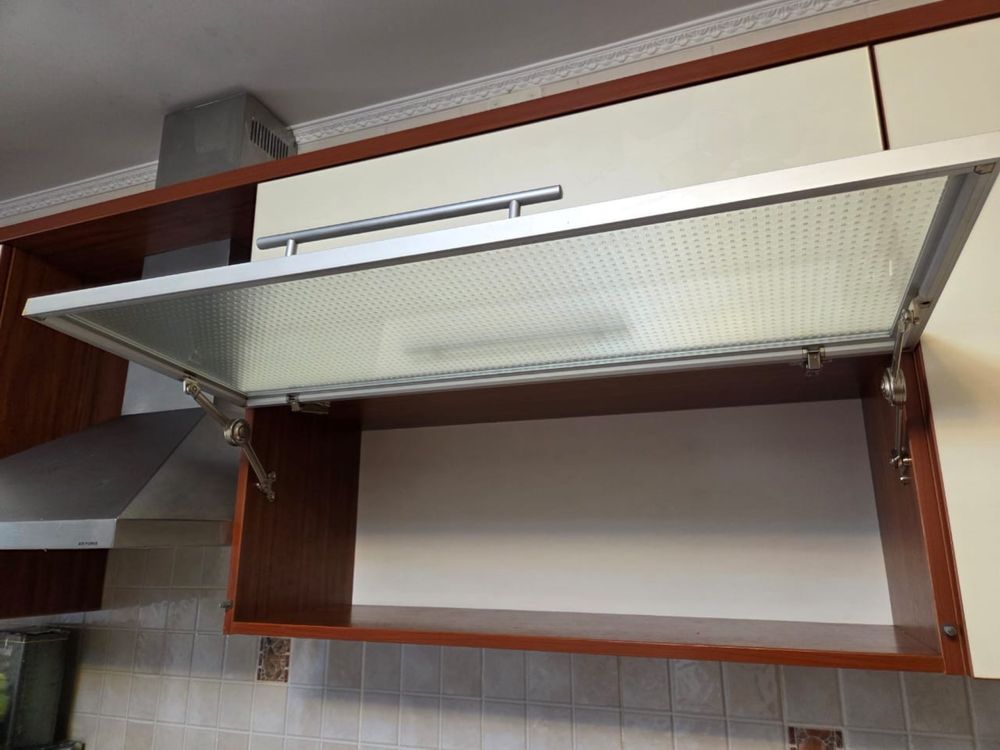 Продам кухню срочно