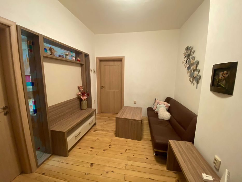 Дава се под наем Тристаен апартамент в София, Център - 70 кв.м за 680 € - Снимка #1