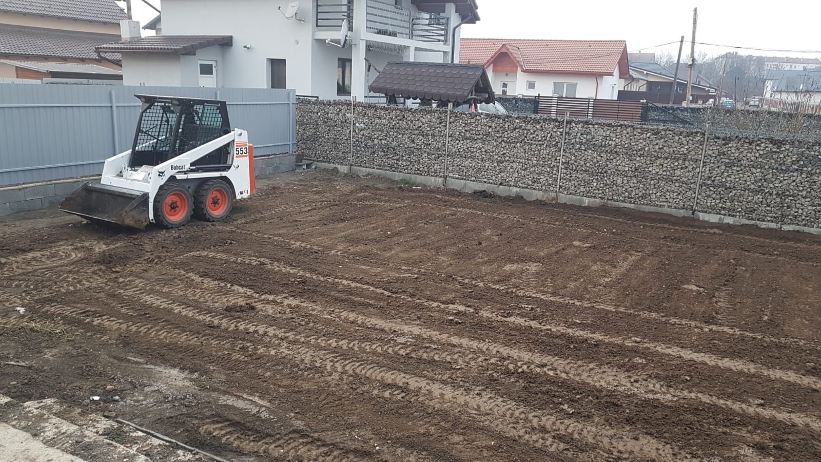 miniexcavator miniîncarcator bobcat si trencher de inchiriat