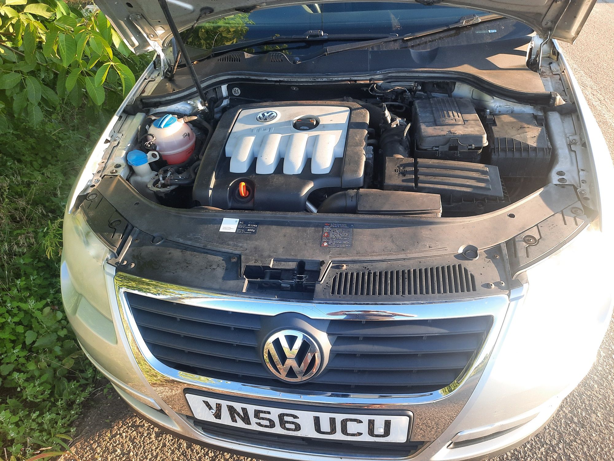 Dezmembrez Passat b6 2.0 tdi bkp