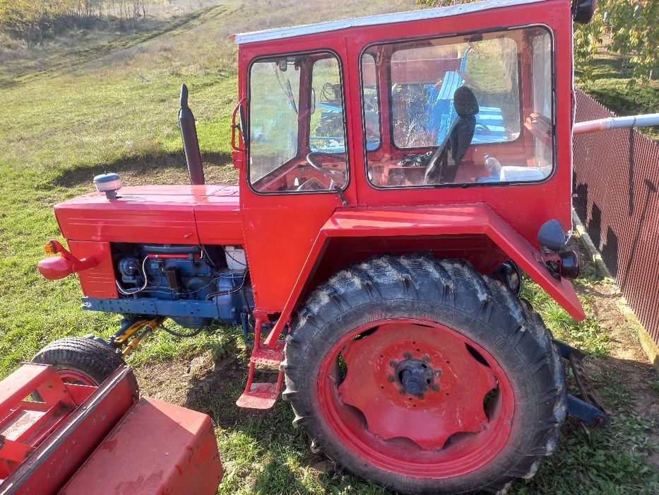 Vând tractor  u 650